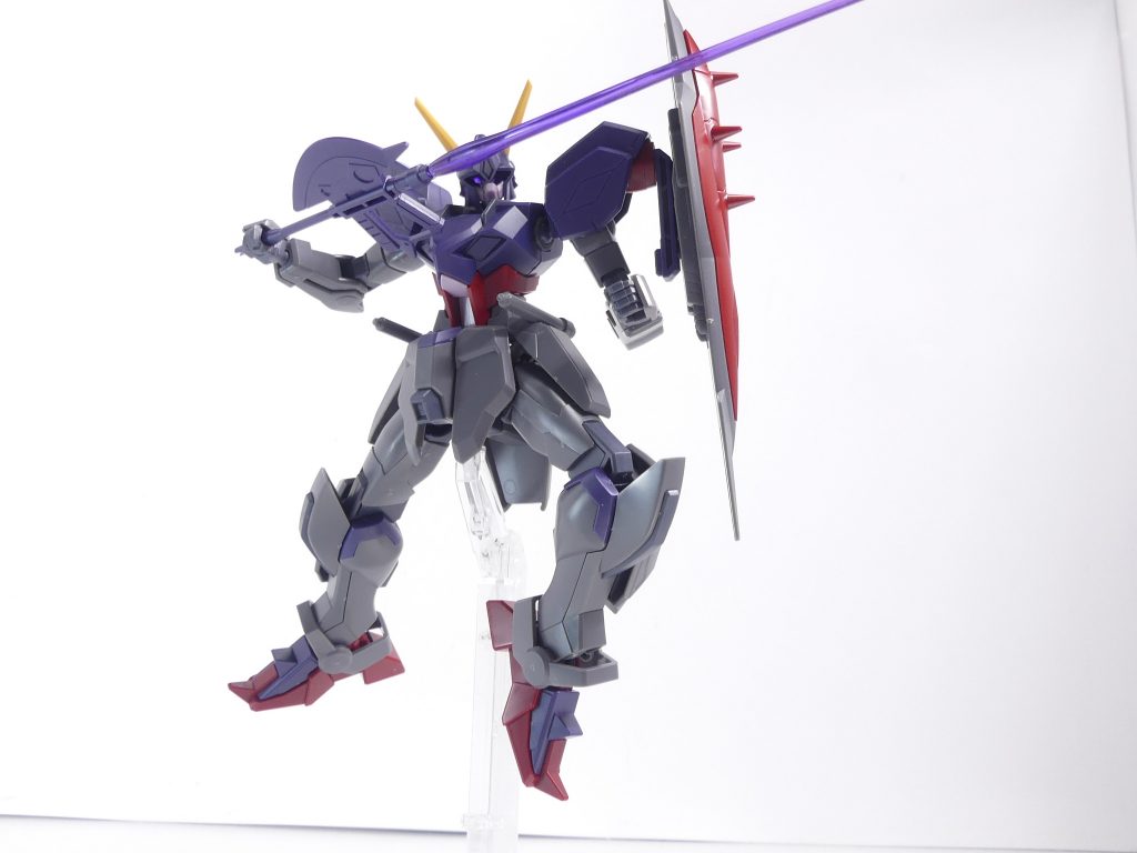 SB-13は「ヒトツメ」では恒例のクリアパープル。専用ライフル・標準付属のビームサーベルに対応。