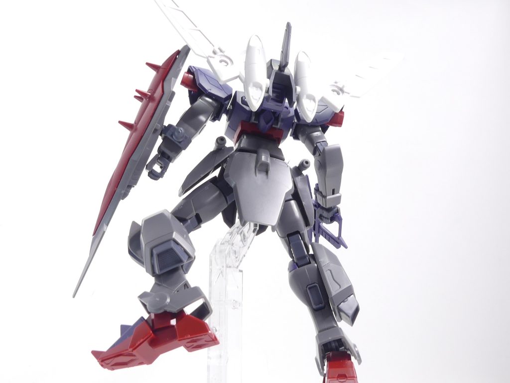 背中にはさらにプラネッツ穴も介することが出来、ガンプラ1キット内では屈指の汎用性となります。メルクワンウェポンズを付けて。