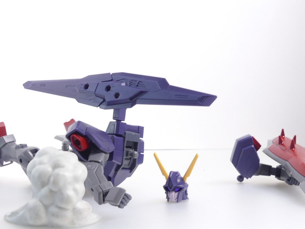 残骸と再ビルド:「惑星エルドラ事件」で、GBN内で撃墜されたエルドラウィンダム。それらの一部はパーツデータとして出力され再利用。一部のダイバーはそれをカスタムして楽しんでいるという。一方で、「ロールバック」で痕跡が消去されたにもかかわらず、まだ稼働できる機体も少なからず存在しており、一部ダイバーはそれを疑問視している(本連載の設定です)。・・・さてさて、シールを全て使わなかったのは勿論新シリーズのためでもあるのですが・・・色違いバインダーガンをデフォルト以外使わなかったのはもちろん取っておくためです。バインダーガン部分の値段(600円)を抜くと通常ウィンダムより安いのね。【次回】後半は「あとがきにかえてEX」。この後すぐ更新。