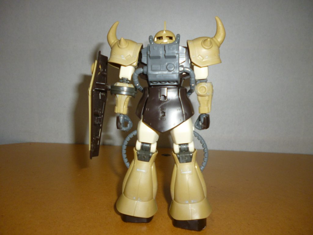 塗装前の状態です。オリジンキットの例に漏れず、全身にこれでもかというほどスジボリが入っているキットでしたが、個人的にはディテール過多で少々うるさく感じたので、パテで埋めたりヤスリやサンドペーパーで削り落としたりしてディテールを減らしてあります。