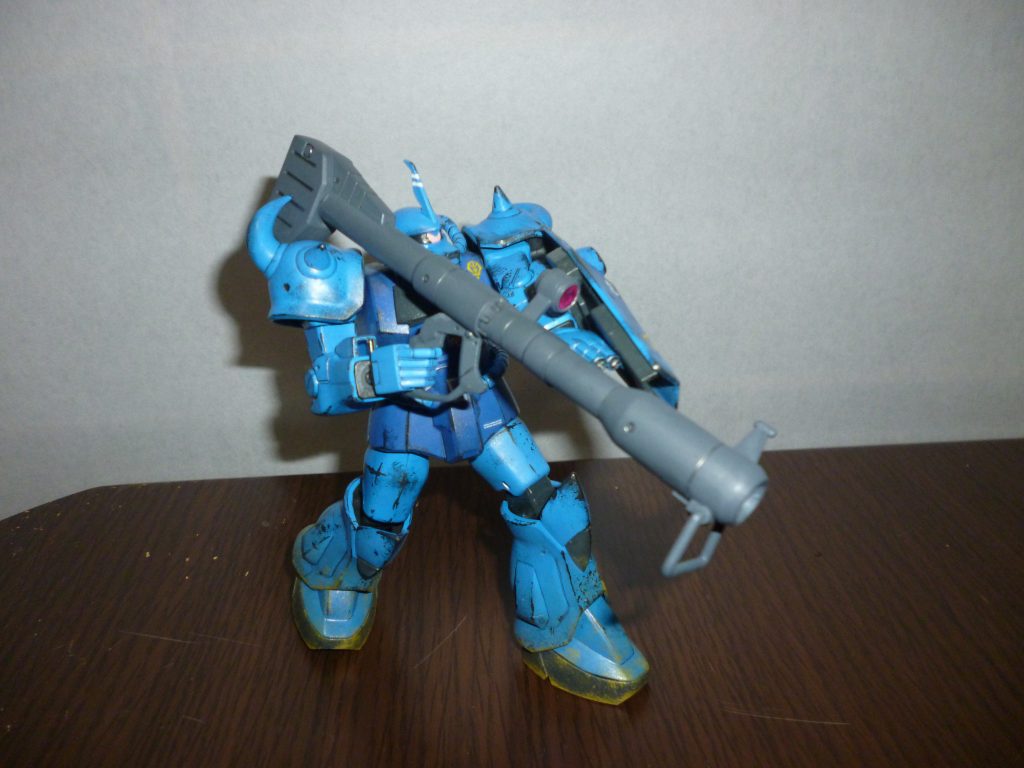 ジャイアント・バズ装備です。こちらも、最近ではグフの定番武装ですね。ジャブロー降下作戦のシーンがフラッシュバックします(笑)。