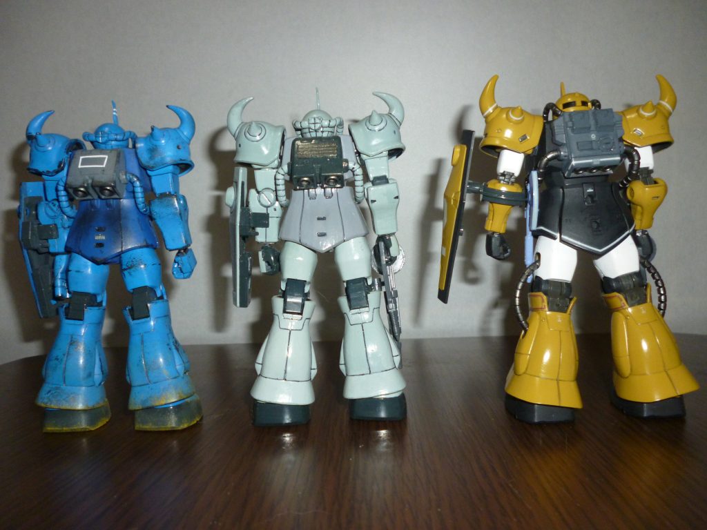 グフ開発史です（笑）。正面左からプロトタイプ・グフ（本作品）、先行量産型グフ、グフです。この並びがやってみたかった！それにしても、プロトタイプから先行量産型の間に一体何があったんでしょうか・・・？いきなり進化した気が・・・。