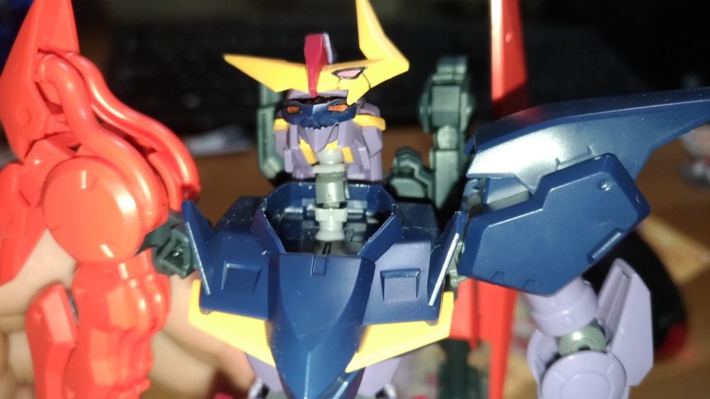 　首のパーツは、アルスコアガンダムのアーマー飾り台の一部とボールジョイントをミキシングしたものに。これで22話の首の曲がり方などが可能に。