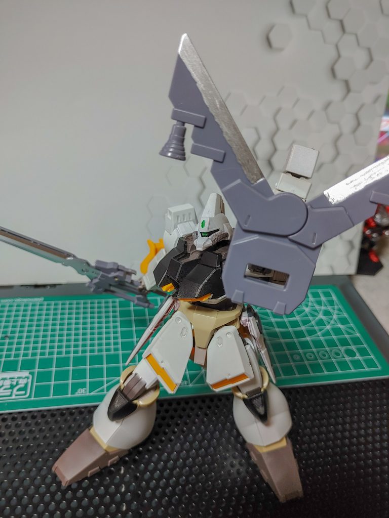 ニッパーシールドシザーソードと用途は被るが緊急時の第2の近接武器として採用