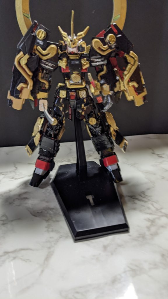 全体的に黒塗りをして刺し色に金を塗りました。小太刀としてガーベラストレートを装備