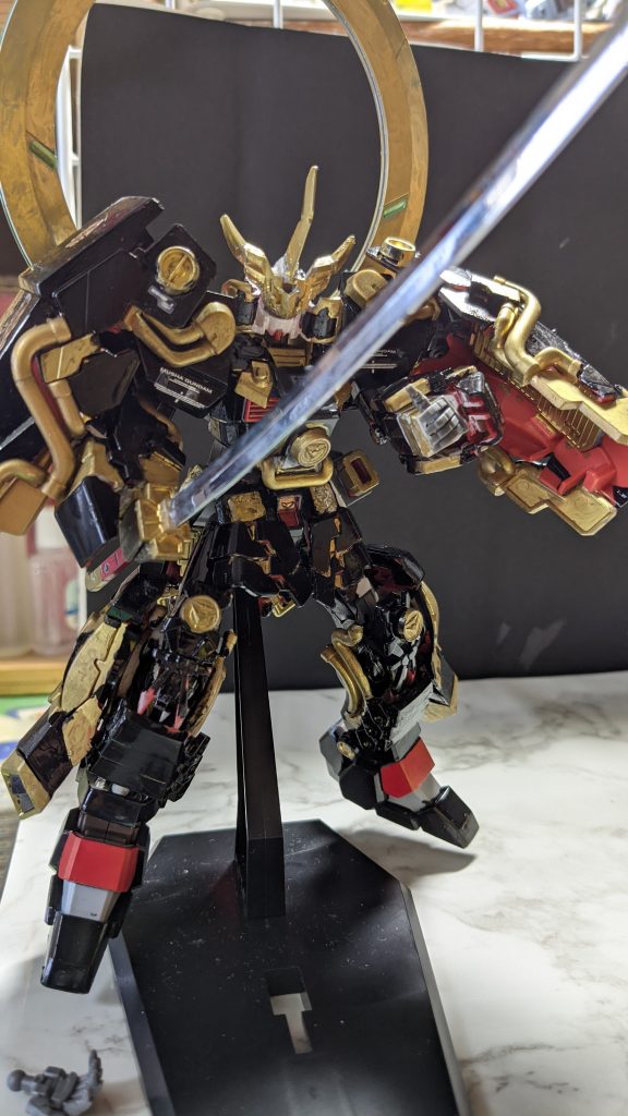 日輪丸。鍔と刃はそのままに柄の部分にバルバトスの太刀を使用これによりHGでも持てるように改良。