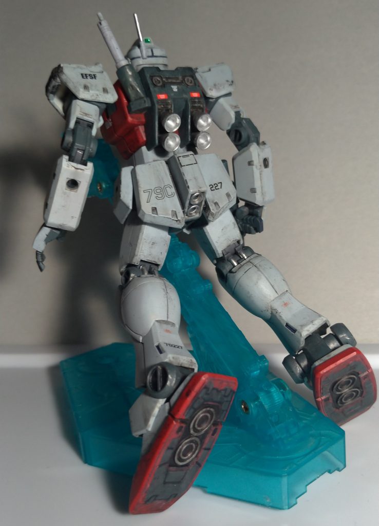 リアバーニア周辺ガンダムマーカーシャインシルバーのおかげでつや消しの装甲のあいだからキラッと銀が浮かんでていい感じ。