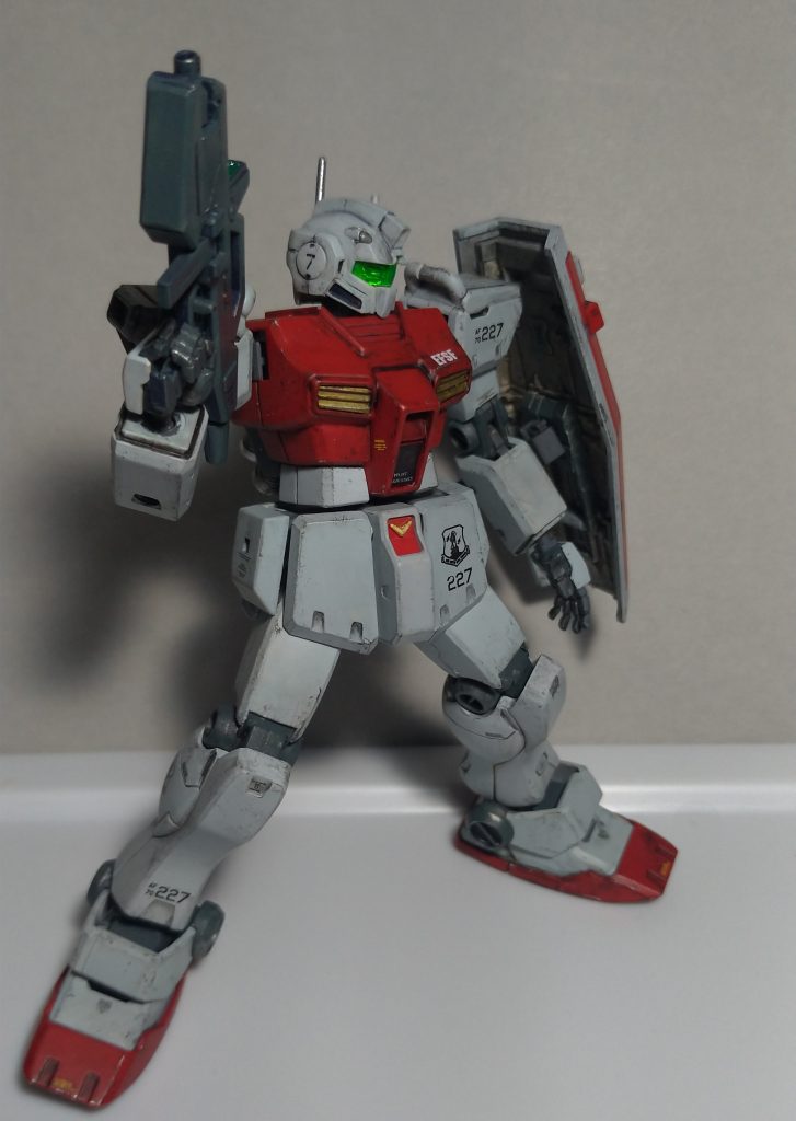 余談ですが、こいつのABS(関節)ランナー、ニッパー触りが全然ABSっぽくなかったんですよね。白ビンセメントで接着・合わせ目消しもできちゃったので、もしかしたらKPSになったのかも！？とも考えたんですが、KPSほどのびのびとはしてなくて、単にスチロール比が変わっただけなのかもしれません。何かご存じの方はご一報ください。ランナータグを調べてみたところ、2019年4月再販分でした。