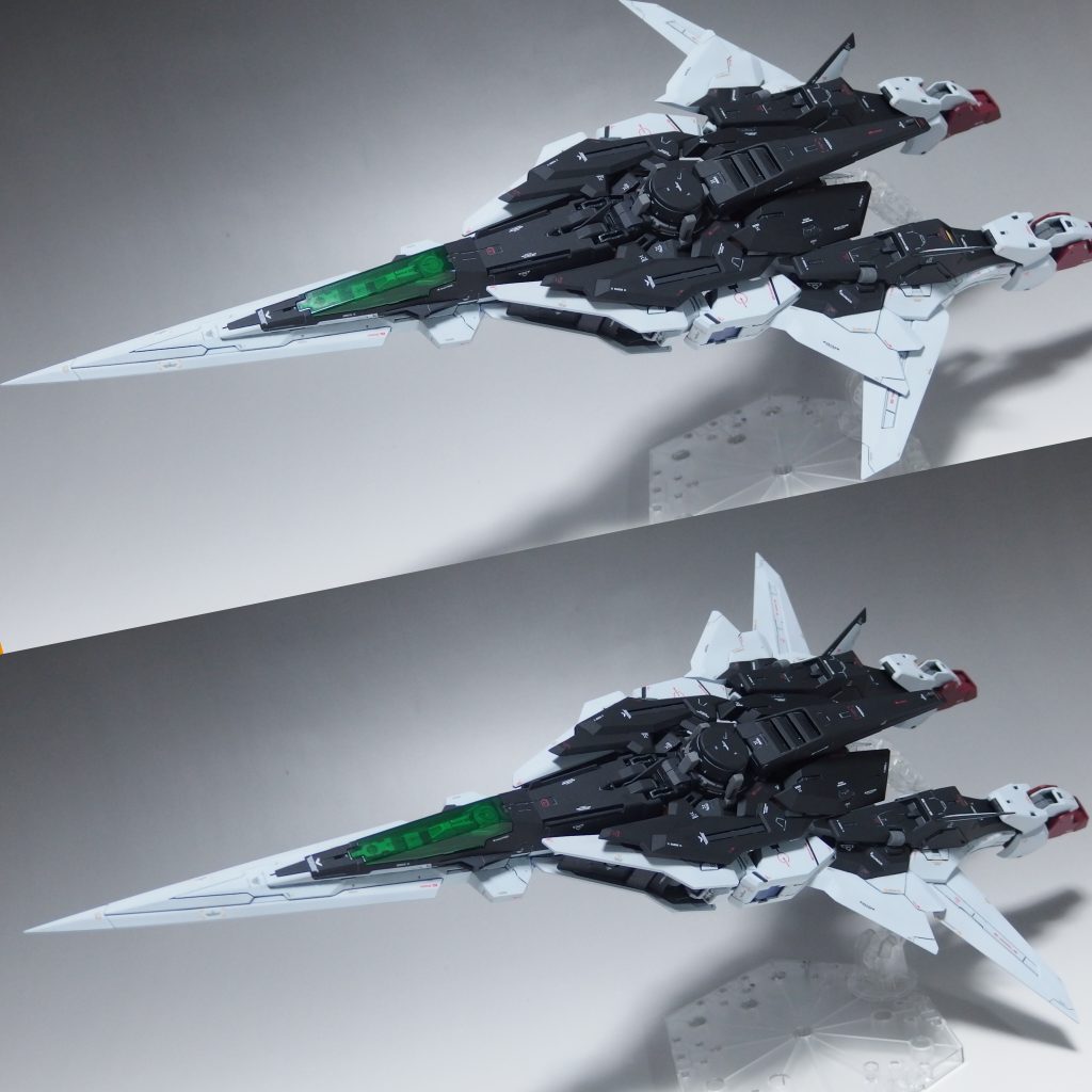↑飛行形態ドッグファイトに特化した前進翼モードとスピードに特化したデルタ翼モードです。可変翼は両形態ともシルエットが崩れないように意識しました。