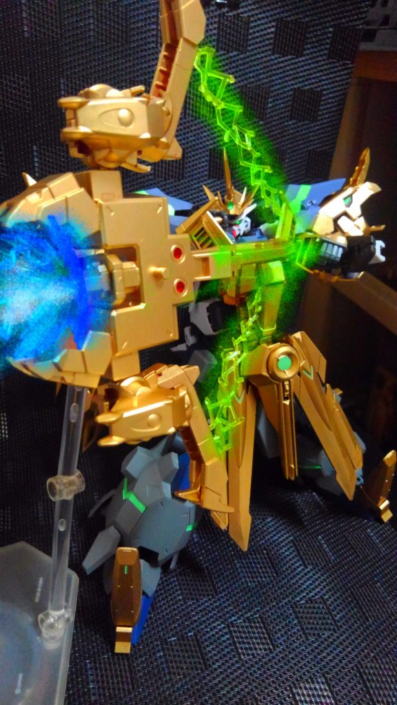 そしてグランドクロスキャノンに変わる必殺技「リライジングアロー」マニュアル操作でないと撃てない為弓道の有段者…具体的には御弓神事に選ばれるくらいの実力者によるサポートが無いとまず当てられないという欠陥付きの必殺技である