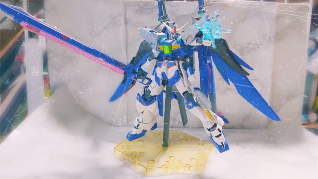 パルマフィオキーナ手についてるビーム発生機から放たれるもので近距離で抜群の威力を持つアレウスはこれを連射することができる。