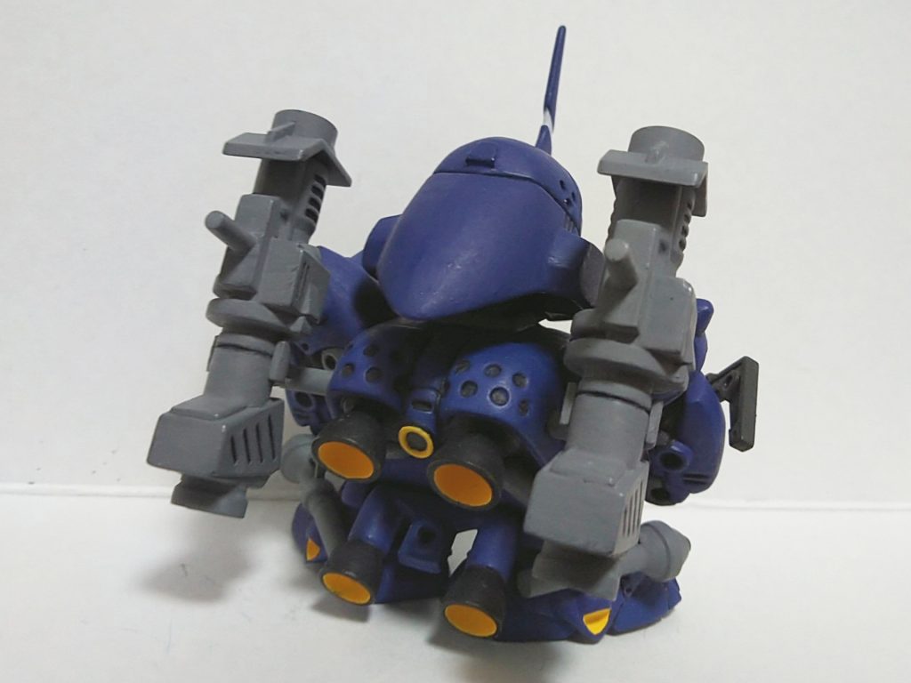 バズーカをマウントするパーツは製作中に一度折れたので折れにくいよう太目に作り変えました。