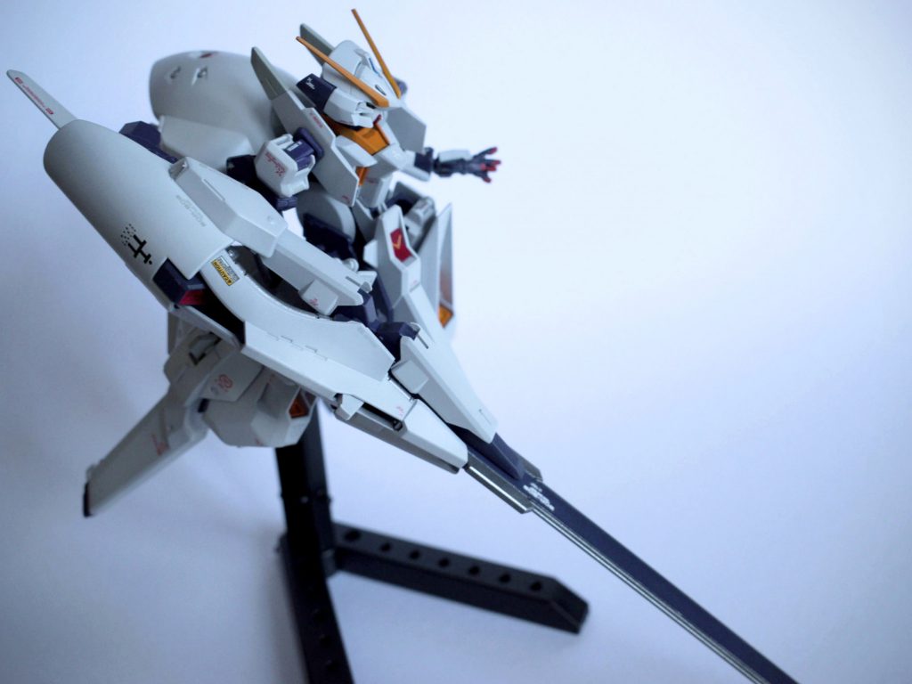 コンポジット・シールド・ブースターは少々配色を変えました。ネイビー部分を白に統一してシールドとしてまとまりがある感じに。ブレードも中央を濃色にして締まる感じです。