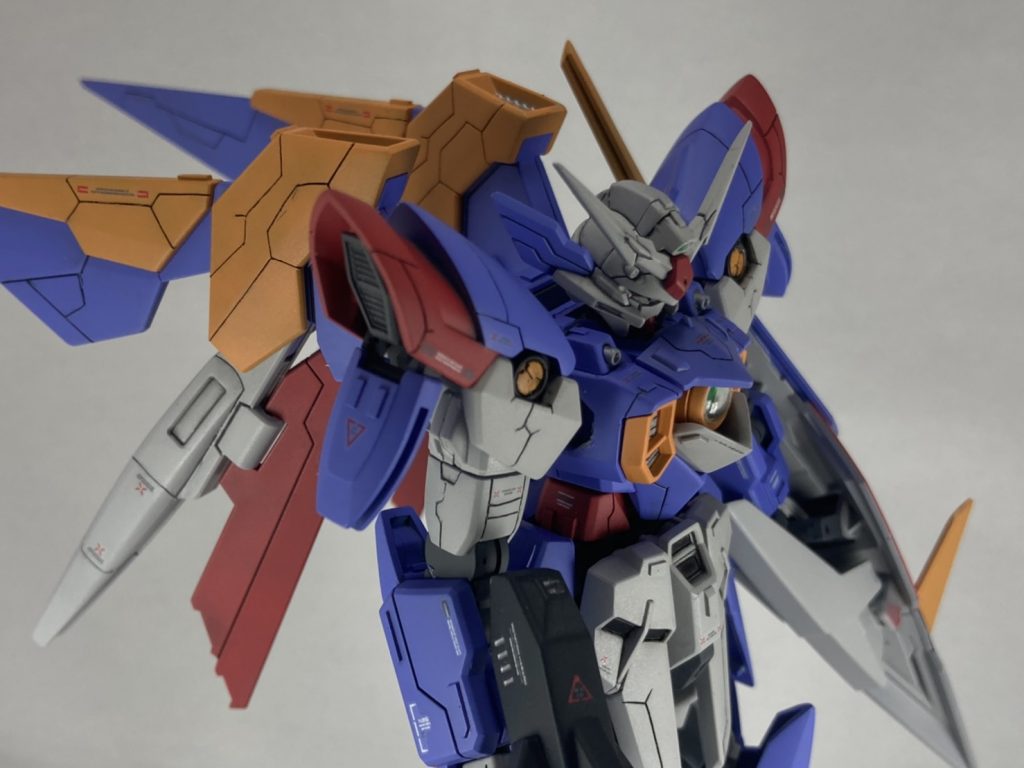 作成しながらバランスを見つつ、スジ彫りの追加とプラ板でのディティール追加を行いました。あまり違和感なく追加できたかなと個人的には満足しています。