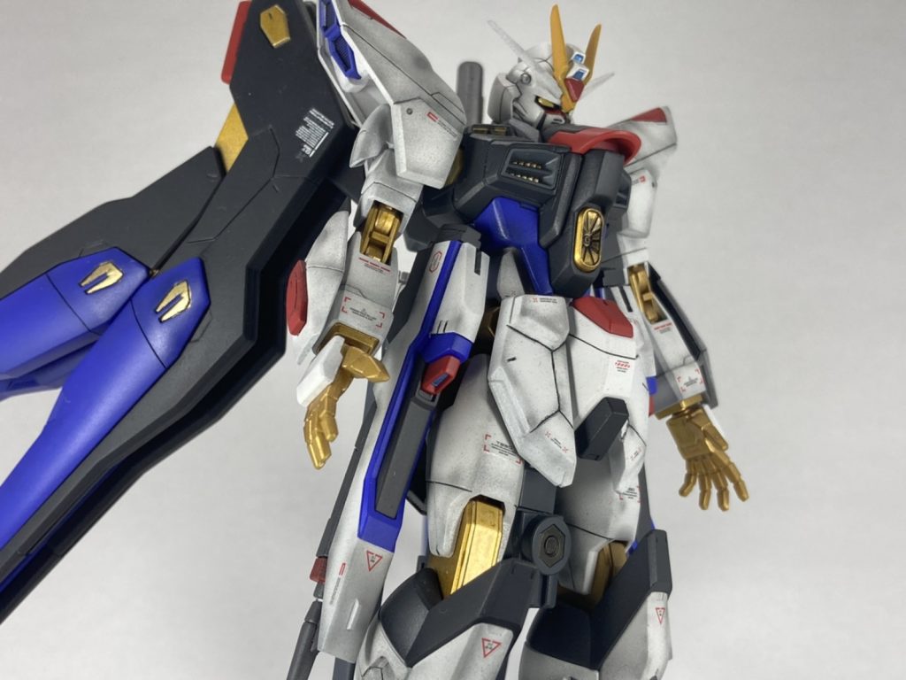 仕上げで吹いたクリアーブラックが関係ないところに乗ってしまったりなどの失敗点も多々ありました。