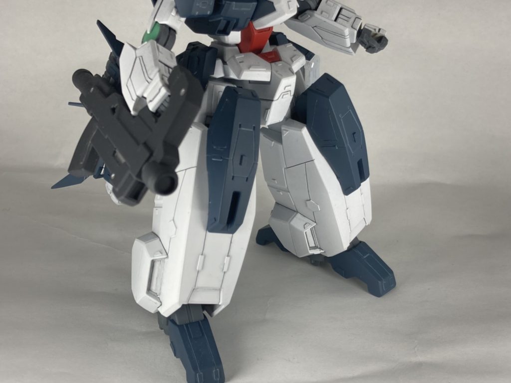 足回りにもスジ彫りを追加。