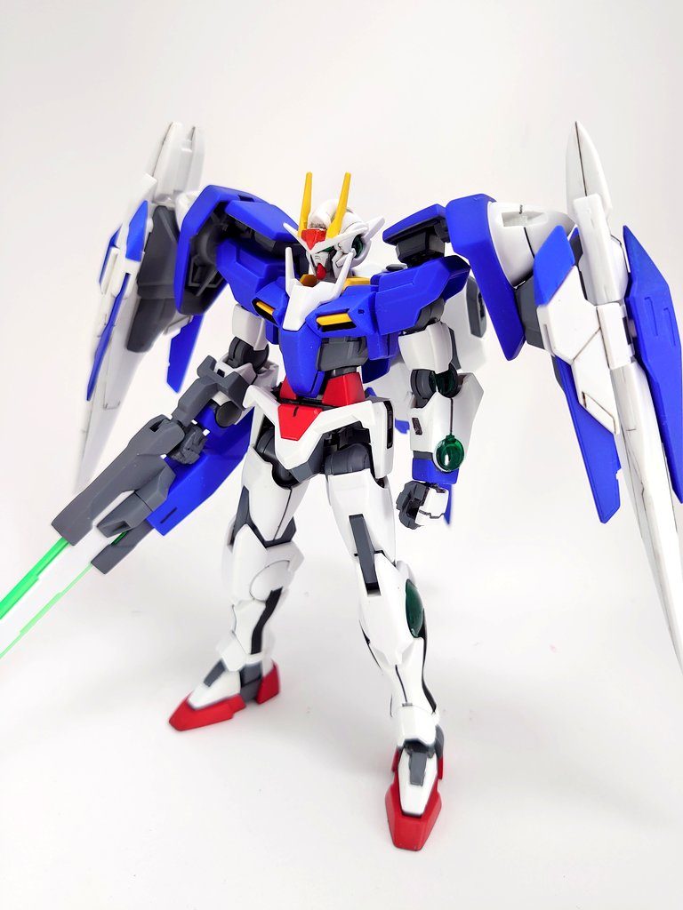 各形態ダブルオー本体は首、胴体、股関節、足首でプラ板1mmずつ延長してますもう説明する事ないのであとはポーズ集です