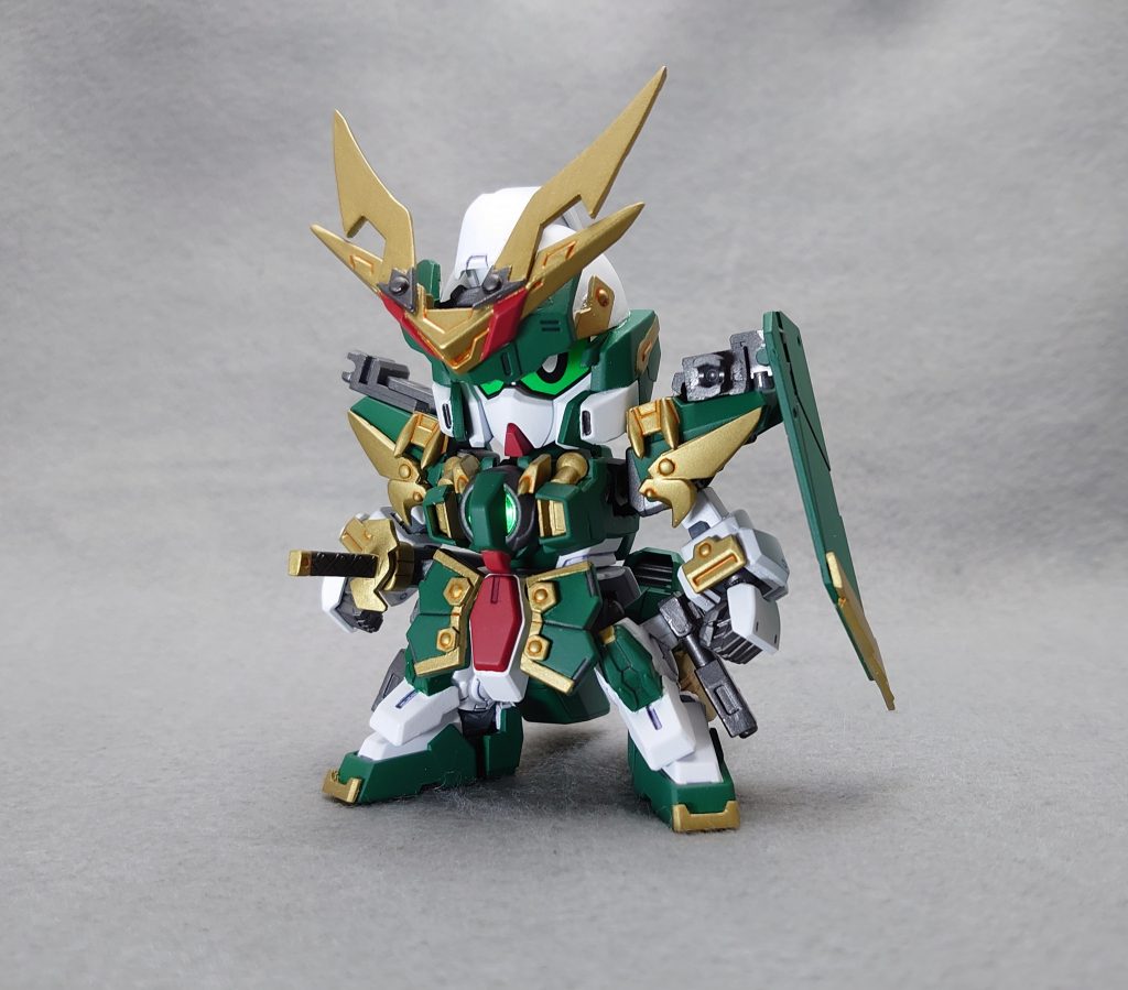 通常形態。武者ゴッド丸を素体にしてHGデュナメスのパーツを芯に色々な武者系の部品で装飾しました。
