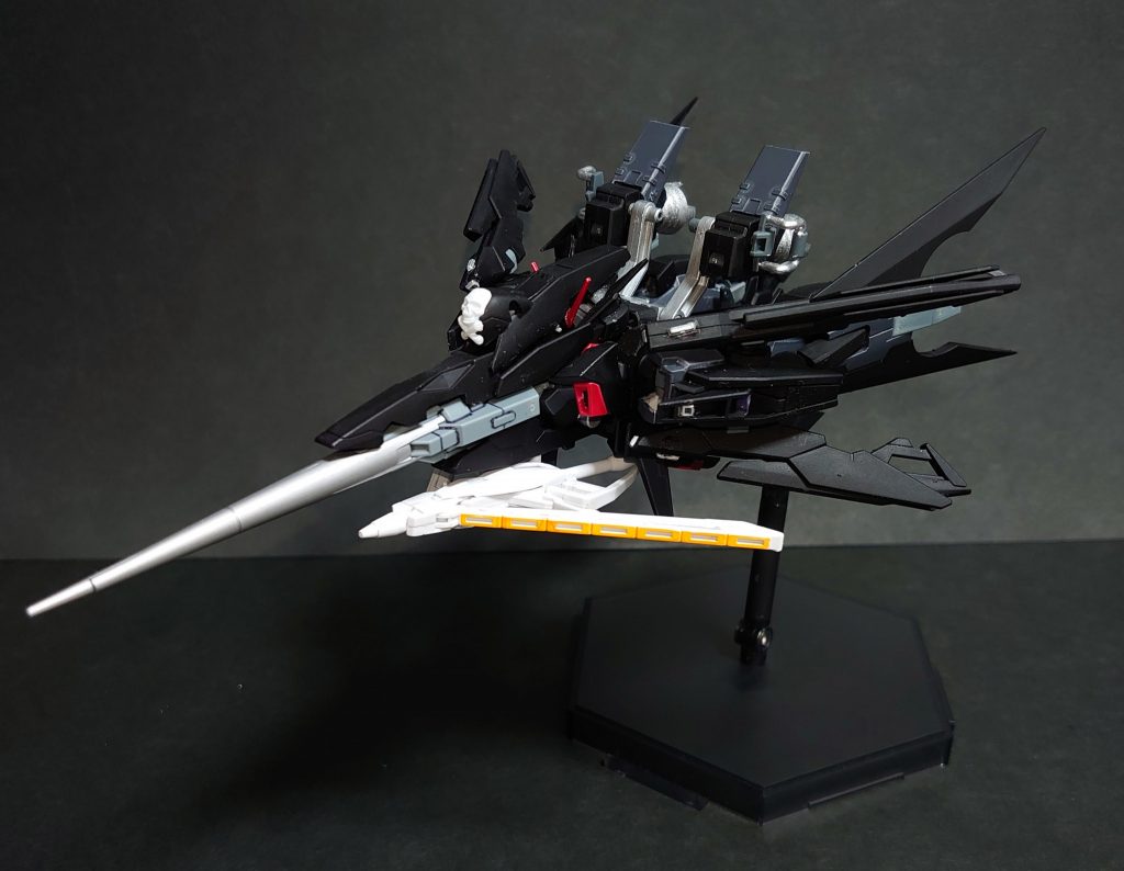 ・ストライダー形態ダークハウンドと同様の高機動形態。機構自体は同様だが追加された推進器と機首の武装によって高い突破力を有している。