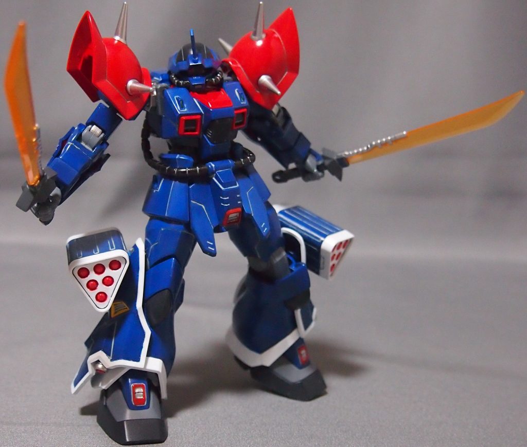 二刀流で剣を構える。