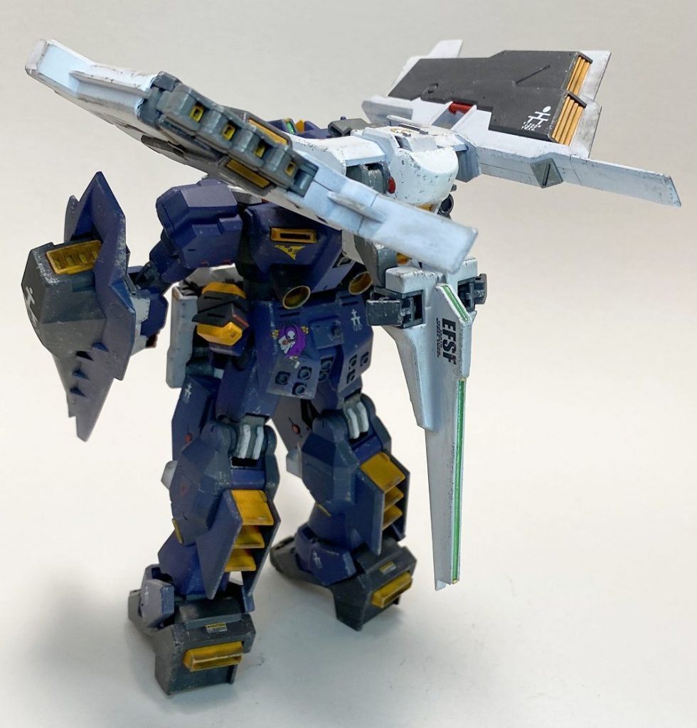 背面フルドドの尻尾は邪魔になることが多いので関節を仕込んで可動式に改造しています。