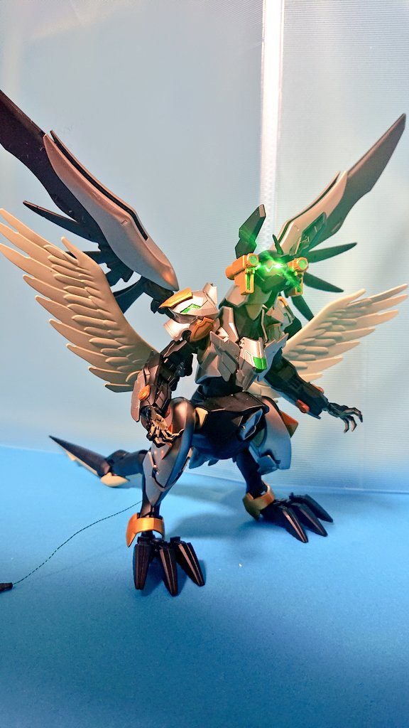 クガ・ヒロトら新生ビルドダイバーズの台頭により、GBNでは合体機構を搭載したガンプラが大流行していた。合体機構持ちが跋扈する環境に楔を打ち込むかのごとく、彼らを真っ向からねじ伏せる漆黒の龍が顕現した。それが滅神星龍ダークダナジン・ノヴァである。合体機構殺しへの畏怖を込めて人はこう呼ぶ。…ブレイヴキラーと。 