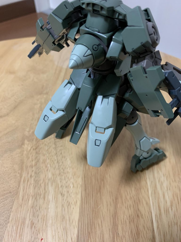 前述の背面の追加装甲ですが、こちらの様になっています。