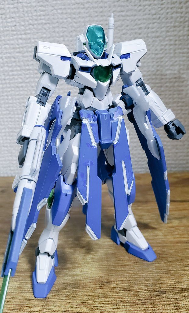 クアンタを中心に、GM/GM、ダブルオーガンダム、クロスボーンガンダムフルクロスのパーツでミキシングしています