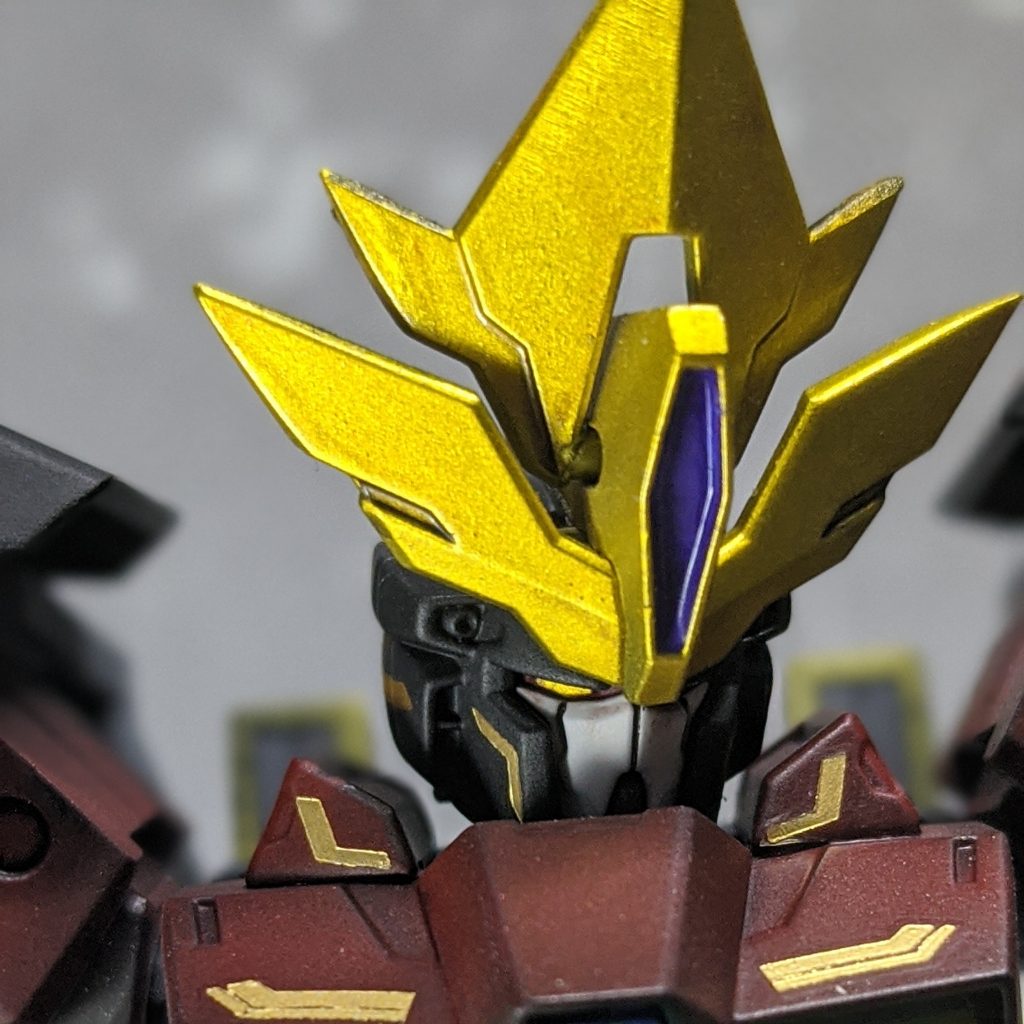 顔にもゴールドのデカール＋アンテナシャープ化のみ、イージスは初めから顔がイケメンなので、何もしていません。