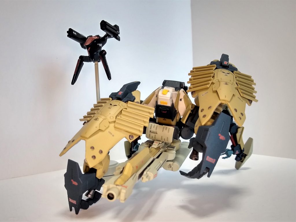 ドルフロのマンティコアとスカウトのおおまかな特長だけですがガンプラを使って出来たかなと思います。