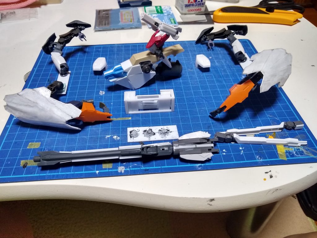 ヴィダール+百里を胴体コア ユーゴーを前脚ウィンダム太腿+グリムゲルデ脛を後脚グリムゲルデ+バルバトスをスカウト作業を簡略化する為に、腰を作ってパネルで位置調整しました。