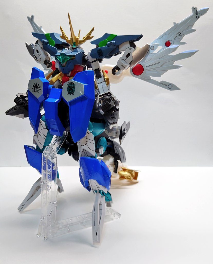 リライジングガンダムデカいです。また、ビルドダイバーズのデカールは自作しました。