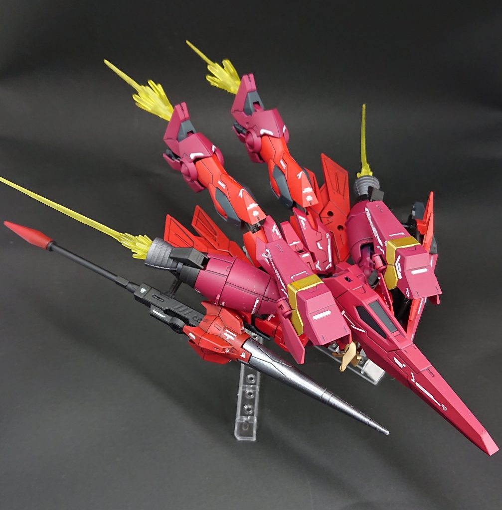 巡航形態。増設したアウンリゼアーマーでより高機動仕様に。キットに付属している忍パルスのエフェクトもいい感じに活躍。