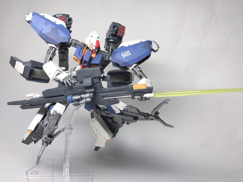 脚部フレームをクローアームへと変形させることで中間形態へと移行することが可能。やっぱりガブスレイといったら中間形態ですよね!これのためだけに太もも以下、ガブスレイのフレームを全部残しつつ脚部関節は新造しました。