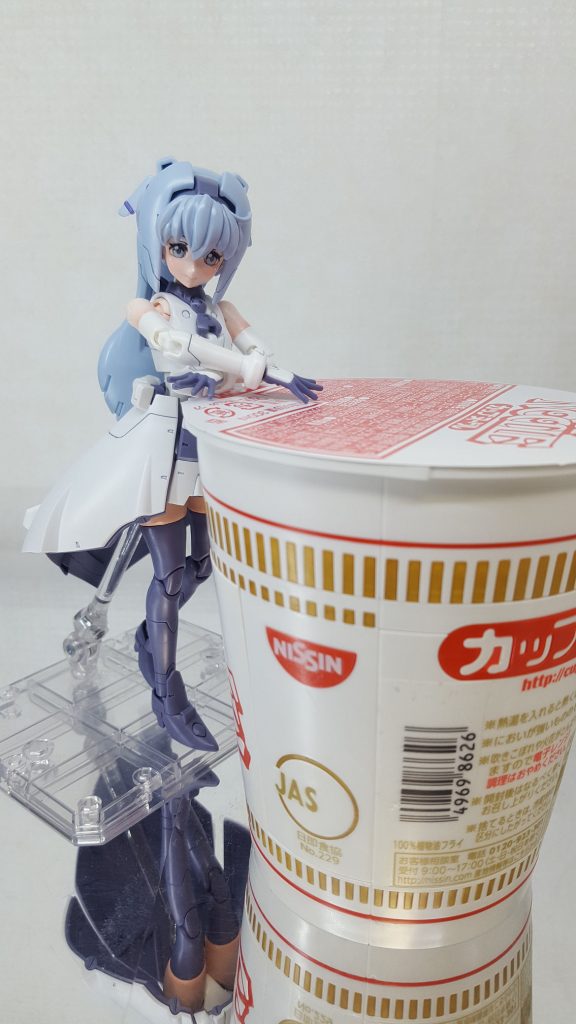かわいい。このカップ麺は通常の3倍はおいしくなっているに違いありません。サラちゃんが蓋を押さえてくれるなら、どっかの妖精たちや社長に頼る必要はもうありませんね。ヌードルストッパーはELダイバーの時代です。