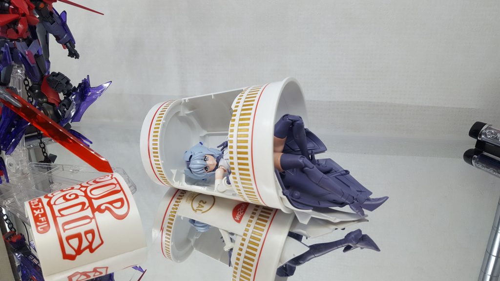 救出。あれ?麺・・・っていうか中身・・・あ、月光蝶で分解したのか・・・ごはんを失いましたが、サラちゃんが無事だったので問題ないです。