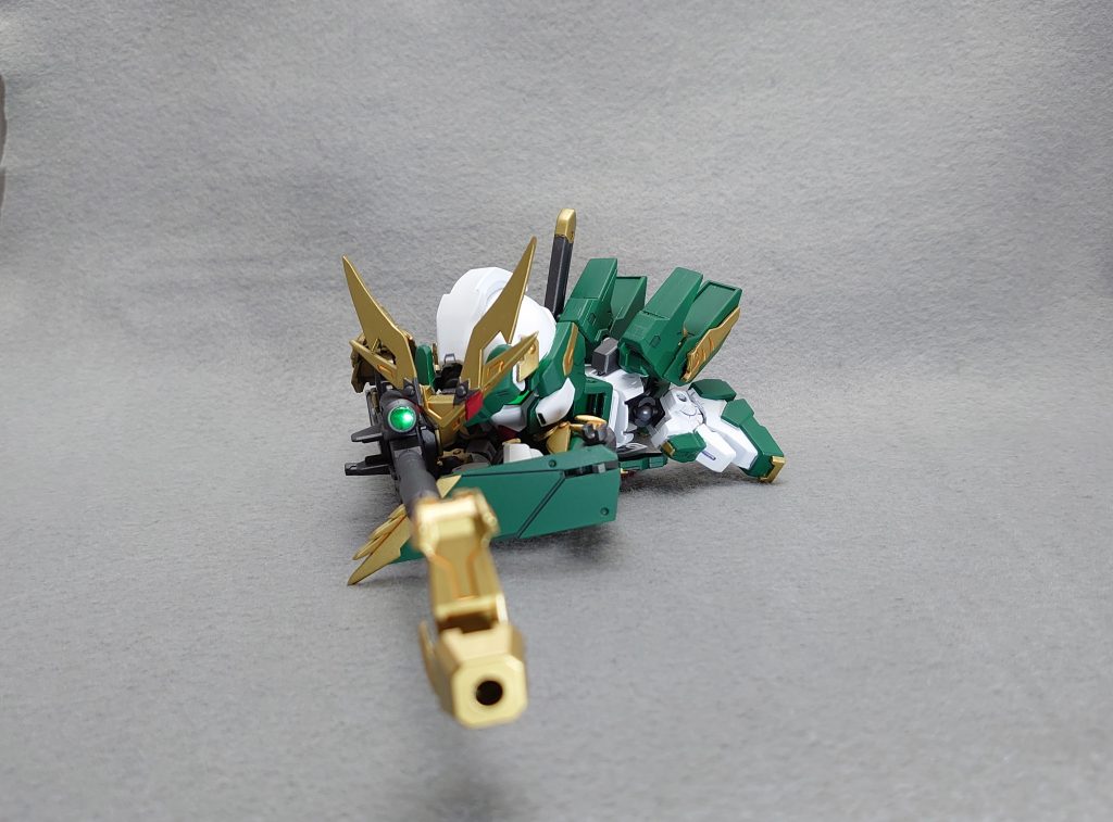 寝そべっての射撃ポーズをとれる様に首の可動域を追加してます。