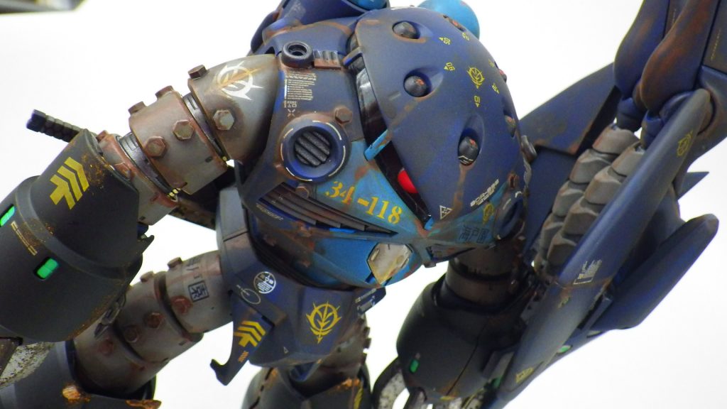 レーザー技術にも秀でていたMIP社はサイコフレームの発光を集約してレーザーに転用できないか?と頼まれもしていないのに独自の解釈を追加。これを実現したのがサイコフレーム粒子砲である。後には逆にユニコーンガンダムで、ビーム兵器に対する盾として転用される基礎となる。ヴァル・ヴァロ船首部分に配置。