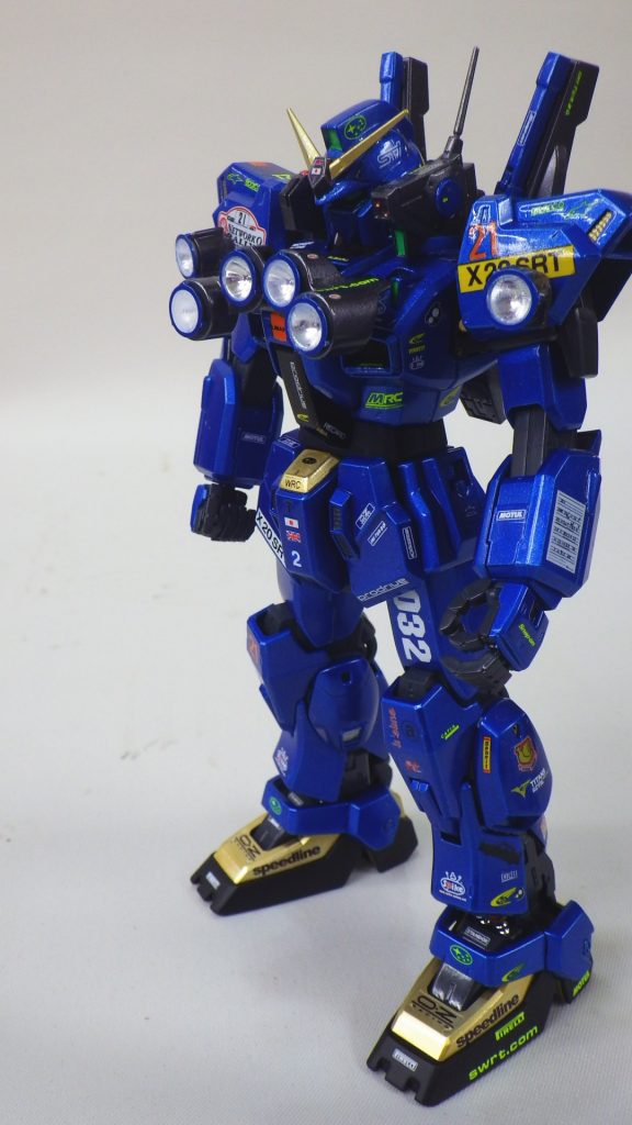 ライトポッドはタミヤ製ですが、構造的な欠陥が多く苦労した。特にガラス内に接着剤の揮発がこびりついて曇ってしまったが、リカバリーできず。今は曇らない接着剤とか売ってるんですね。