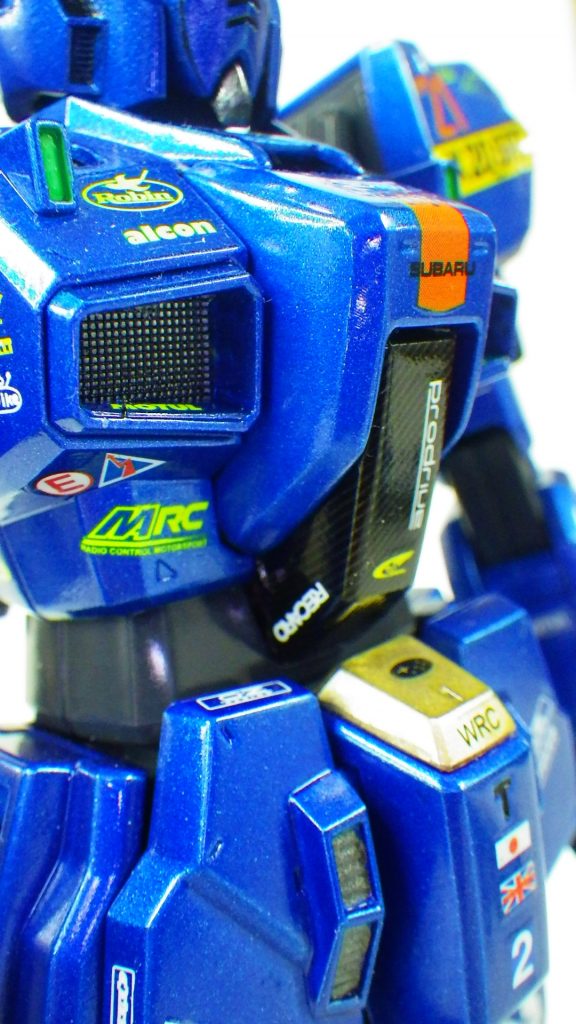 コクピットカバーはカーボン調。走行用コンピューター提供メーカーのプロドライブとシートメーカーのレカロ。