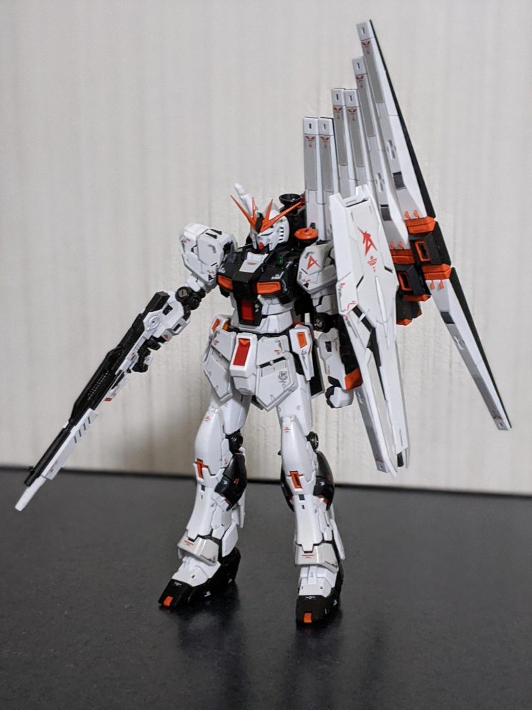 νガンダム。オレンジとメタルブラックの組み合わせが似合います！