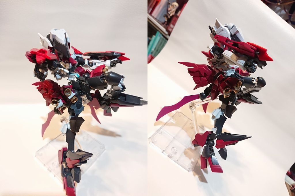 手甲はトンファー型グリップでがっちりキープ。バルカン砲による攻撃も可能。