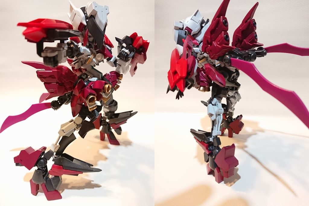 基本戦術はとにかく打つべし打つべし打つべし!各所スラスター制御により、素早くアクロバティックな動きも可能。華麗に敵を翻弄します。踵部装甲にも可動スラスターが内蔵されており、さらには足の甲にも徹甲エッジを装備。エグいことしますね。