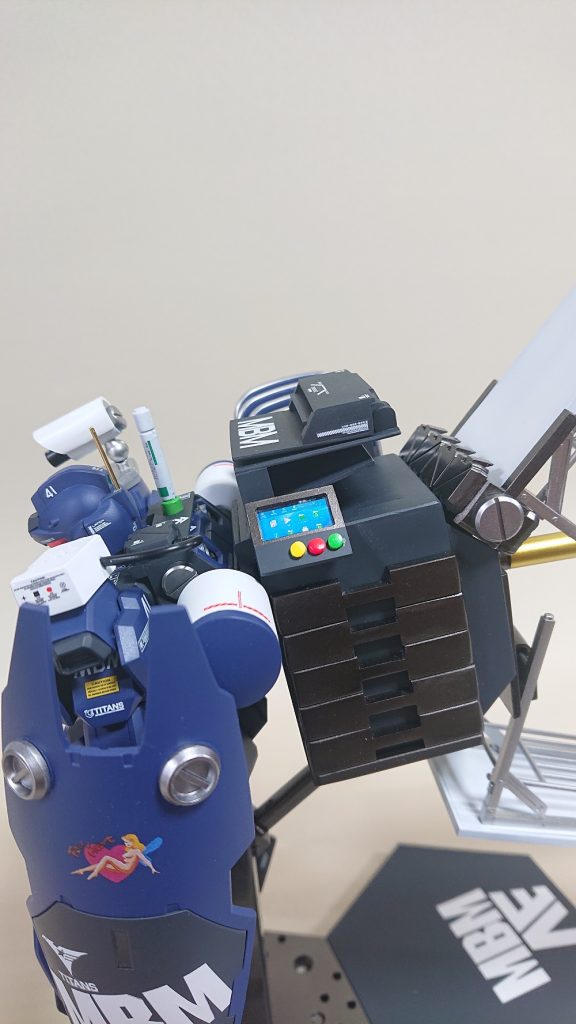 バックパックにそのまま被せる形でアタッチメントを新造。