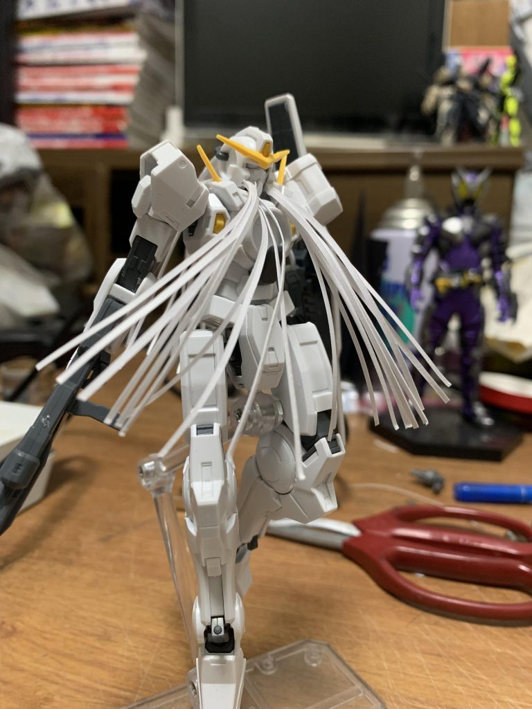 胴体部分のコードも制作し終えて 本体と組み合わせた状態です この状態でもいかに髪の毛にこだわりがあるか分かっていただけたらうれしいです
