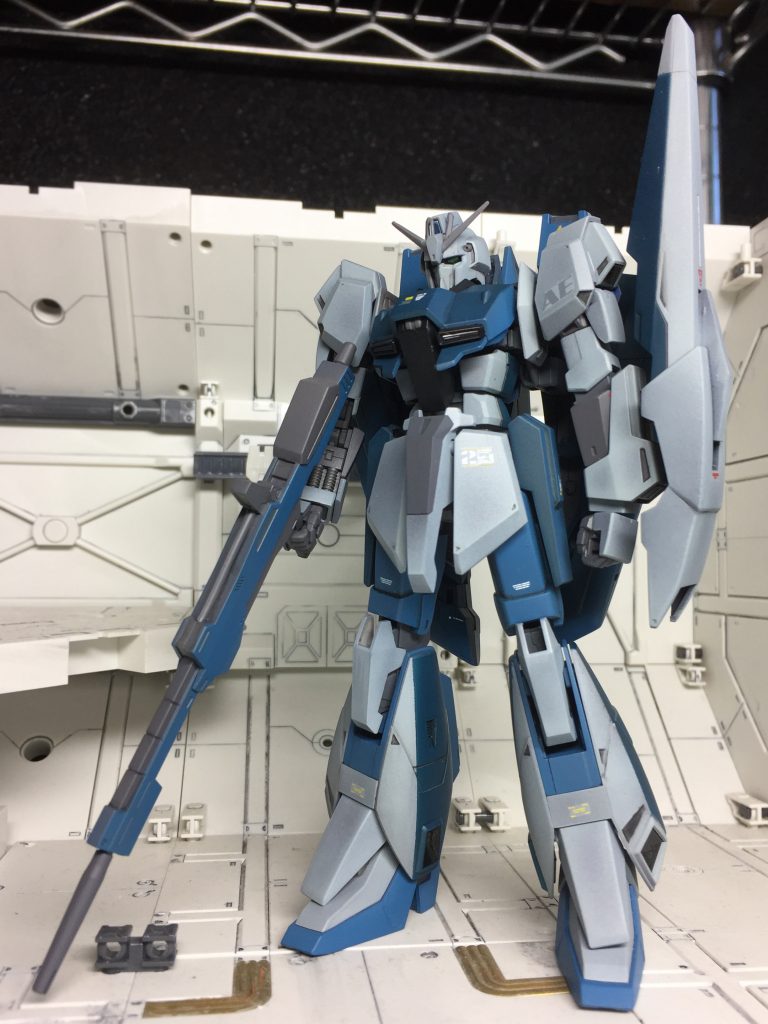 ■MS形態洋上迷彩と騙ることで、MS形態でいい具合にガンダムっぽい配色になるのが気に入っているポイントです。ただしマスキングはだいぶ面倒でした。