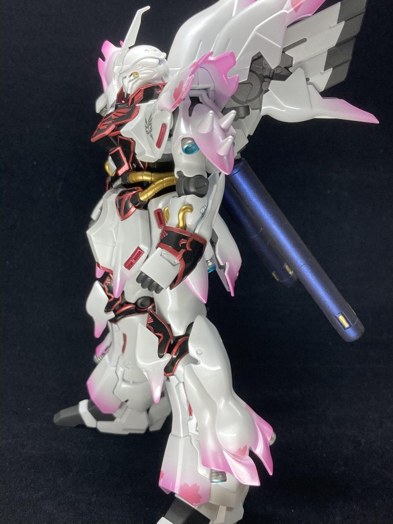 片方だけサクラの模様を入れてます。