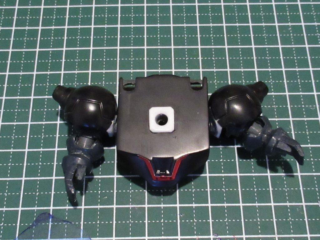 肘は元々曲がるようになっていましたが、肩可動がなかったので画像のように可動拡張しています