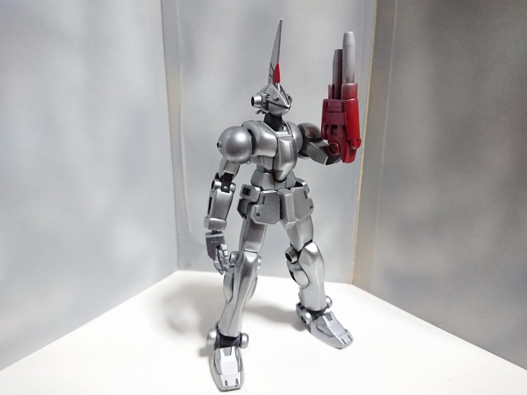 左手を換装してファイアーウィンダムにもできます。ファイアーショットはGM/GMの腕をプラ材で装飾してます。