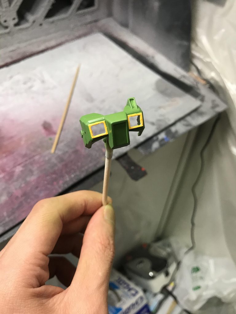 胸部のダクトフィン部分は1mm角プラ棒を四角組みし、接着して立体感が出るようにしました。